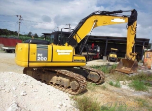 Экскаватор Komatsu PC200-7